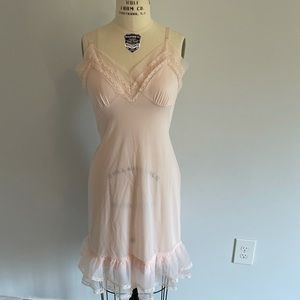 Pale pink sheer vintage lace 50s slip M